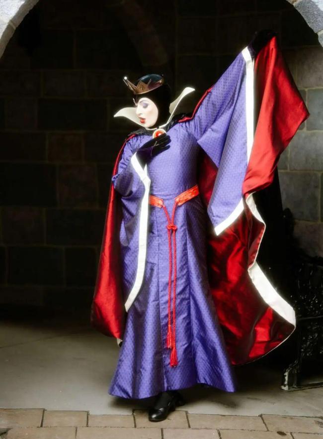 美迪士尼“公主”曝被性骚扰也要微笑 魔法背后的阴影
