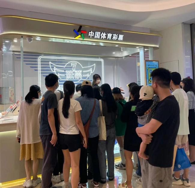世界杯彩票店爆单 足彩一周卖出68亿 你参与了吗?(图6) 世界杯彩票店爆单 足彩一周卖出68亿 彩民热情高涨