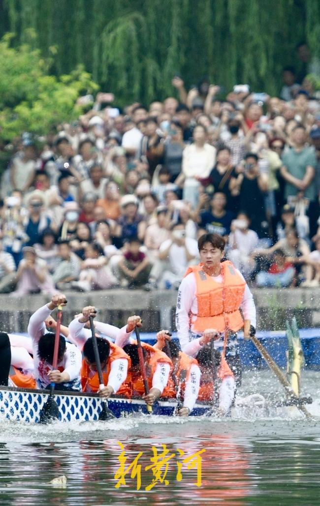 济南明湖龙舟赛激情开桨 传承民俗展现城市魅力