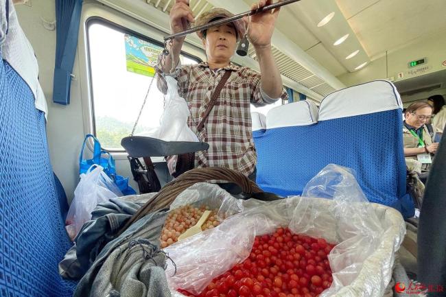 组图：公益慢火车串起京冀城乡烟火气