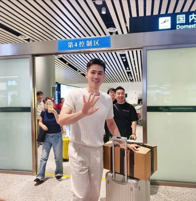 台湾演员利晴天回汕头认祖归宗