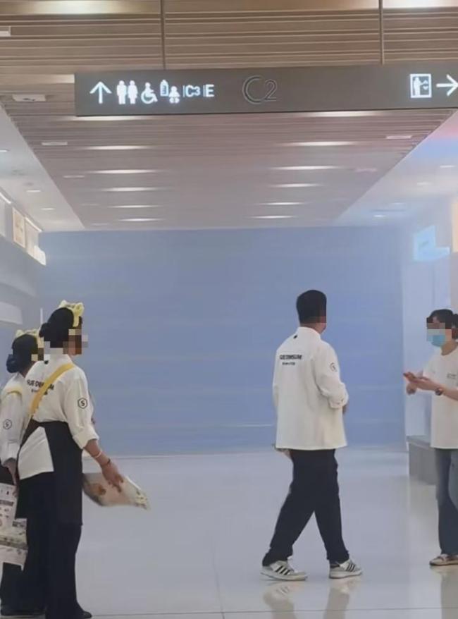 商场回应地下一层突然烟雾弥漫 烤箱故障所致
