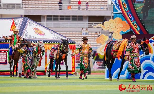 雪域追风！2026年迪庆·香格里拉赛马会开幕
