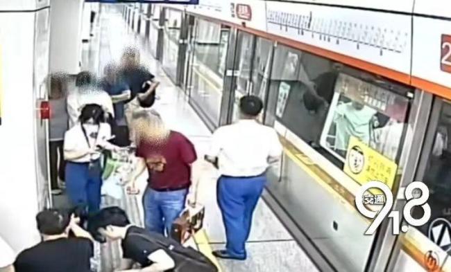 乘客突发疾病众人接力施救 爱心接力温暖杭城