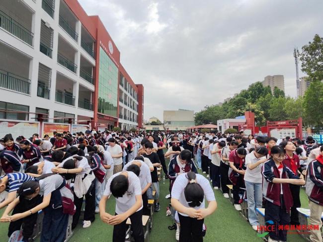 河南一小学举办90余桌毕业宴 温情启幕成长新篇章