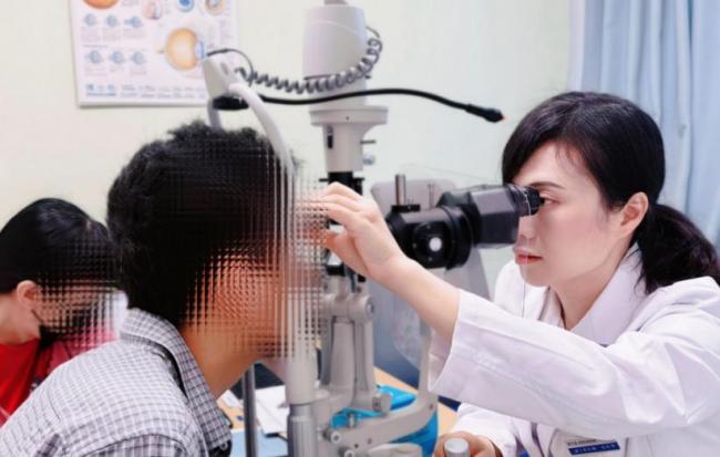 湖南高考放榜 志愿填报与视力要求成焦点