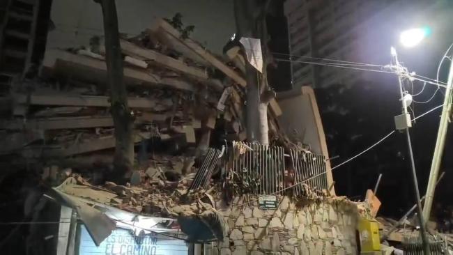 委内瑞拉地震 居民楼被连“根”拔起 强震致32死700伤