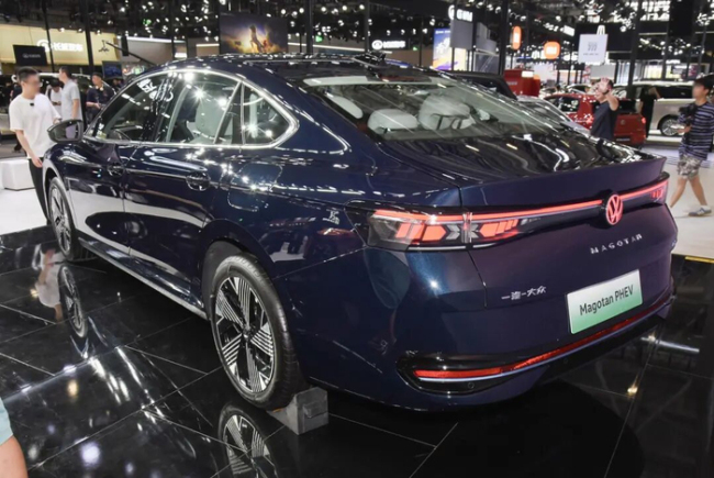 大众迈腾PHEV、探岳L PHEV上市 插混新选择