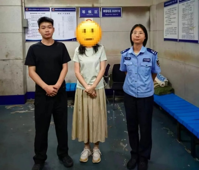 黎某某网上公然侮辱张桂梅校长被行拘