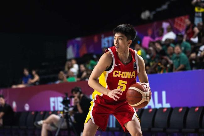 U17男篮世界杯中国男篮取得开门红 张懿赵杰张子一表现出色