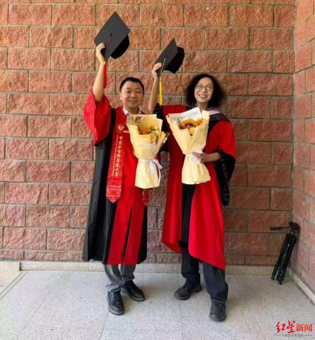 中国社科院大学迎首位盲人博士 视障学者的学术之路