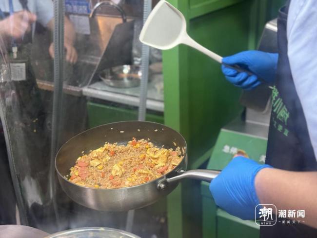 卷起来了？便利店为何下场“炒菜” 满足消费者热食需求