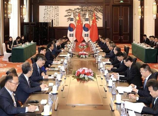 李在明邀文在寅共进午餐 密会青瓦台稳政局