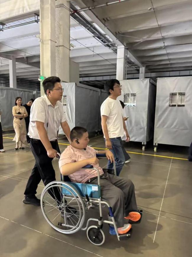 15岁“霍金少年”赴约参观小米总部 追梦编程少年圆梦之旅