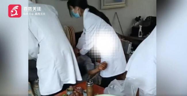 老人误食毒蘑菇致幻在家放声高歌 幸及时送医无大碍
