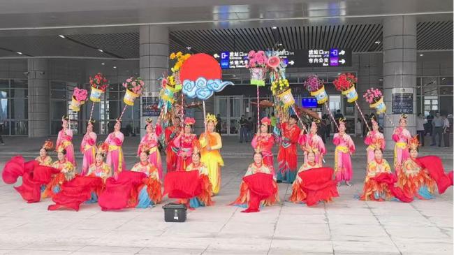 西安：网友计划乘西武高铁去湖北游玩 首发列车畅游秦楚美景