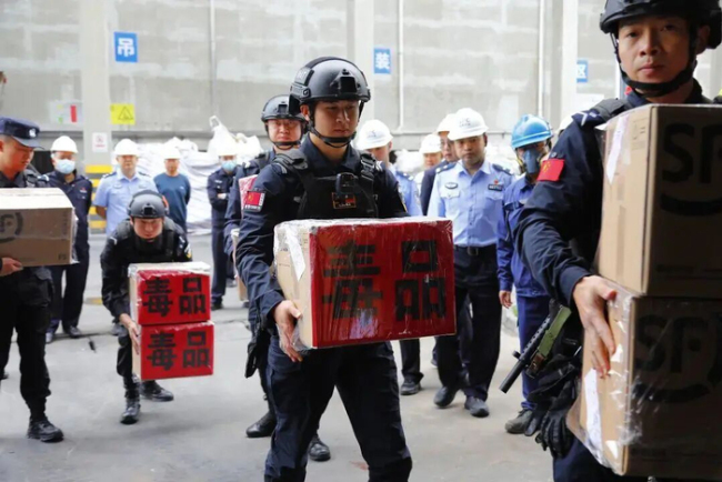 制毒团伙在养猪场生产麻黄素超2吨 自学化学者主导犯罪