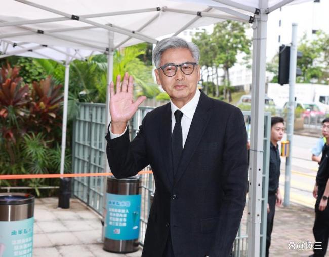 钟景辉出殡 谢君豪扶灵周润发送别 演艺界共悼大师