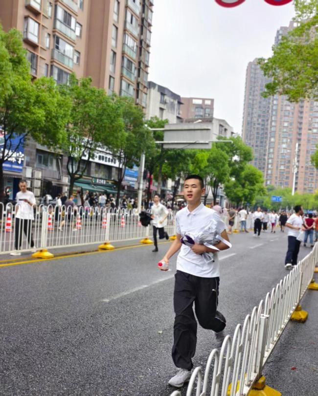 中考数学满分少年遗憾没考过年级第一 自信成长更自豪