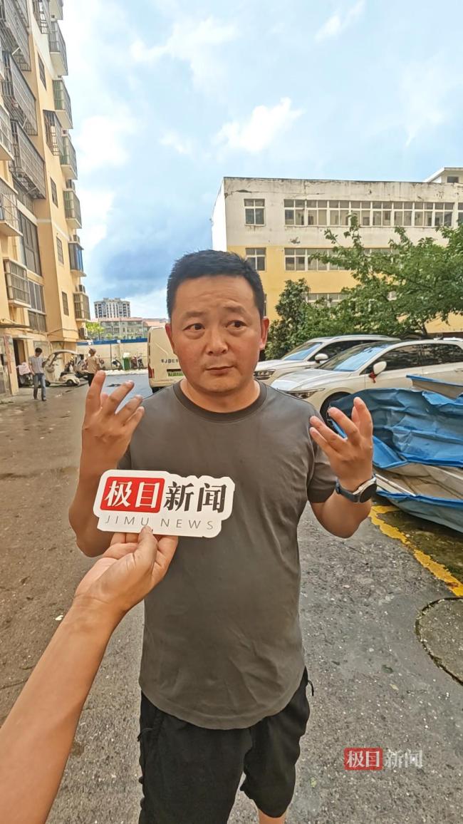 退役军人黑夜中为邻居照亮回家路 老兵三小时守护平安