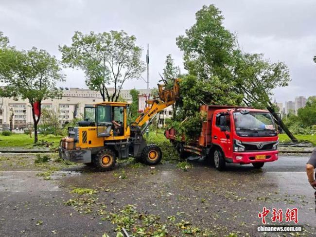黄冈遭龙卷风重创:4人死亡1人失联