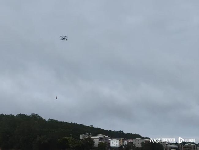 广西无人机给村民投物资 灾区救援进行中