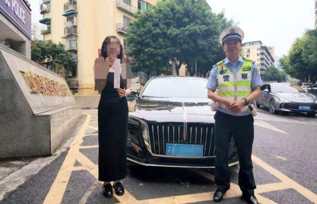 车辆停在机动车道拍照 交警回应 违规拍摄受严惩