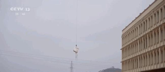 横州百名退役军人洪水中支起救援灶台