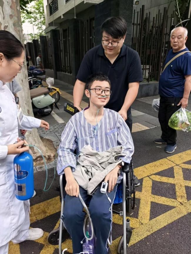 带引流管参加高考的考生被清华录取