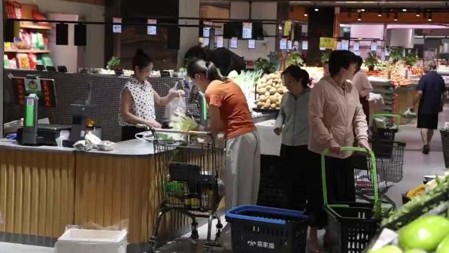 台风来临前杭州超市货架已空 物资充足无需抢购