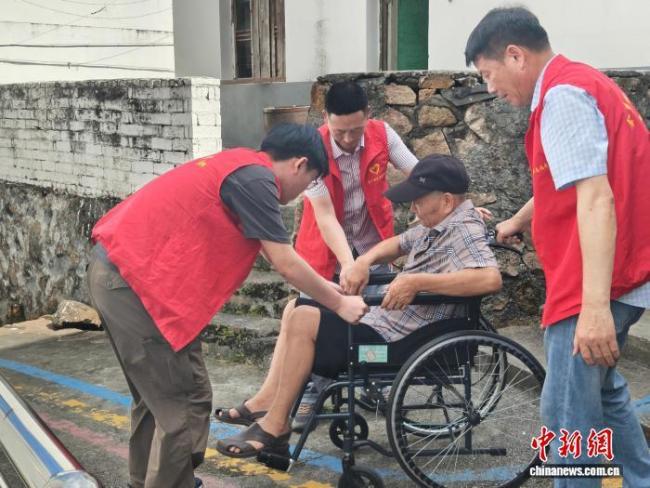 台风逼近 温州一学校改成临时避难点 全力备战迎台风