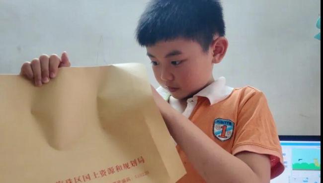 9岁小学生在广州发现恐龙蛋获表扬 科学小侦探引发关注