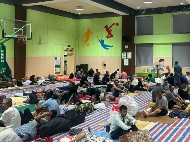 上海松江已完成转移16824人 台风“巴威”逼近引发大规模人员安置