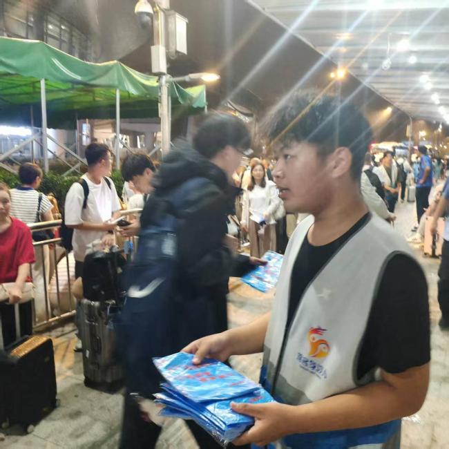 北京南站为中转旅客设立专属休息区 深夜等候更安心