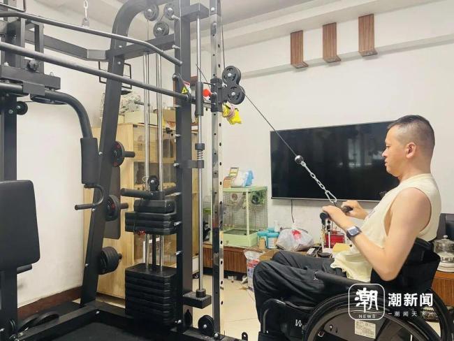 男子意外全身瘫痪女友照顾600多天 重生的希望