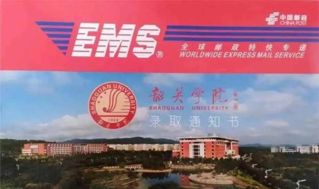 孩子收到录取通知书,给快递员大哥准备了礼物 暖心举动映射教育真谛