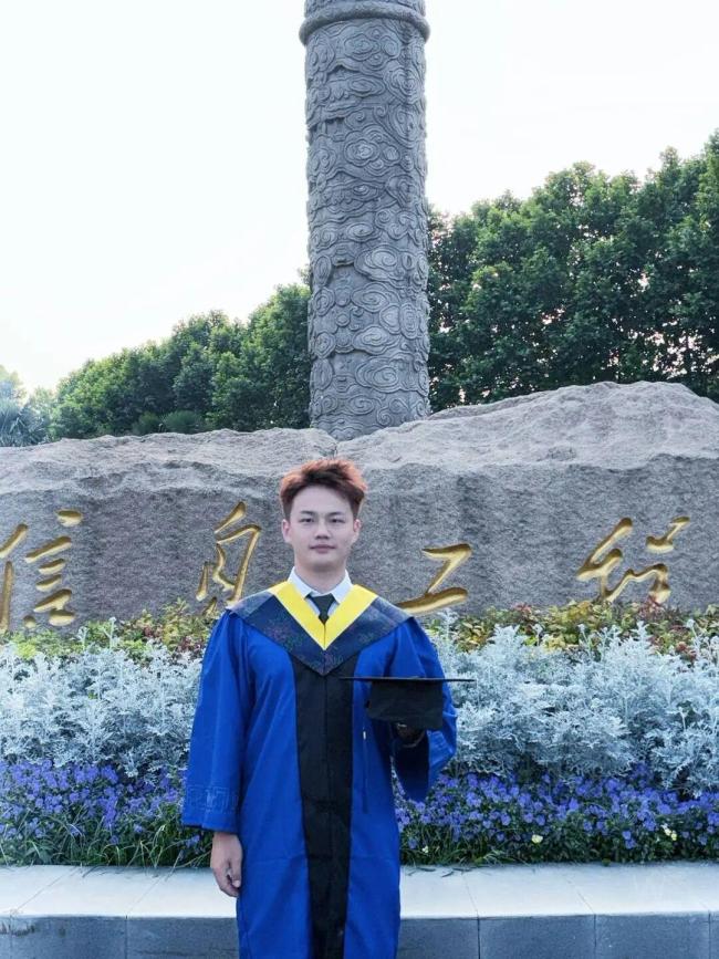 南京一毕业生来成都旅行期间跳河救人