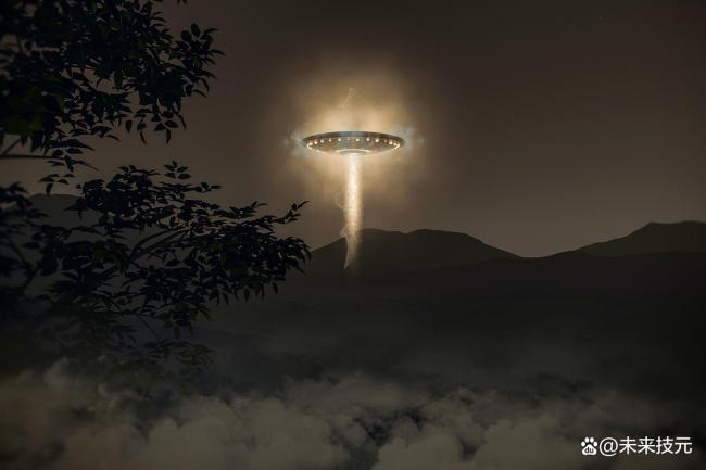 美公布一批UFO画面:有UFO形似大型双层飘浮物体 或呈六芒星形状 新档案引发全球关注