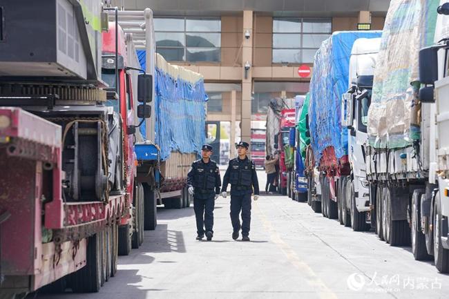 人享其行 货畅其流 北疆国门奔涌客货两旺新活力