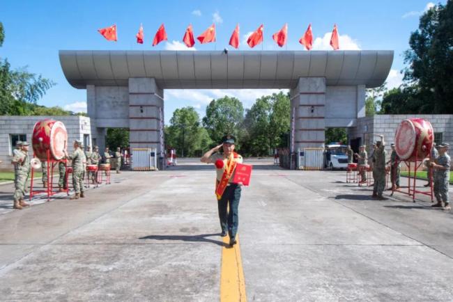何贤达：此生许国 呼啸长空 导弹兵王的忠诚与担当