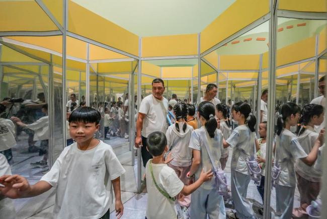 武汉高温 科技馆里觅清凉 酷暑中的科学盛宴