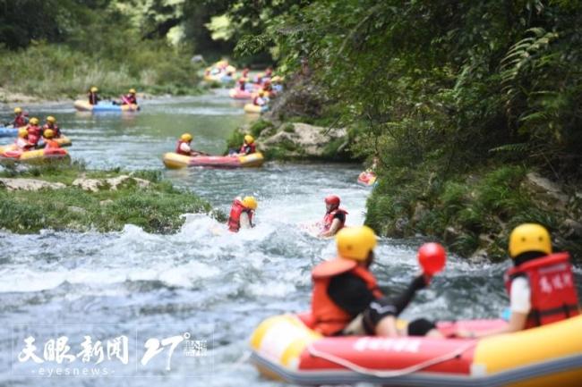 贵州持续引爆夏日“清凉经济” 峡谷漂流成热门选择