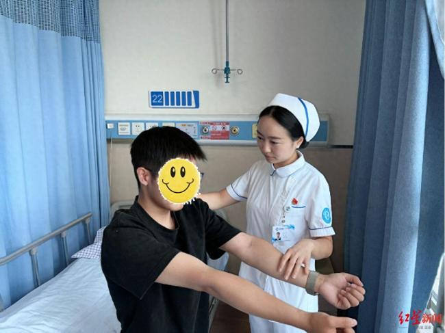 大学生吃隔夜见手青看见跳舞小人