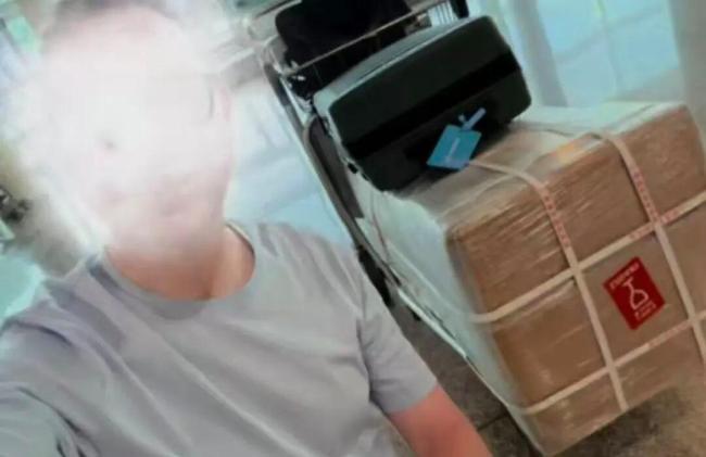 中国在欧空调“一机难求” 法国一男子上海出差“人肉”带空调给93岁母亲 高温下的孝心传递