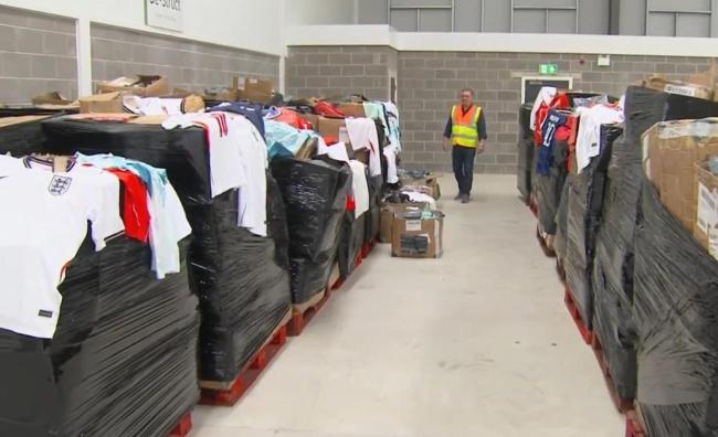 英媒：苏格兰查获58000件假球衣，重9吨总价值超550万英镑 打假行动成果显著