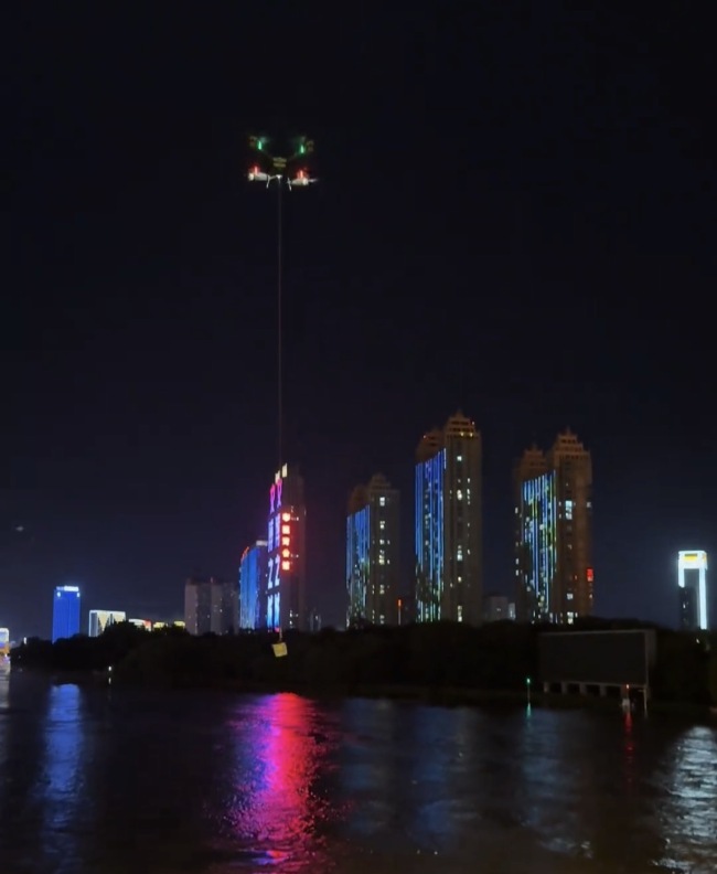 小猫被困松花江 漂流两天 无人机成功营救