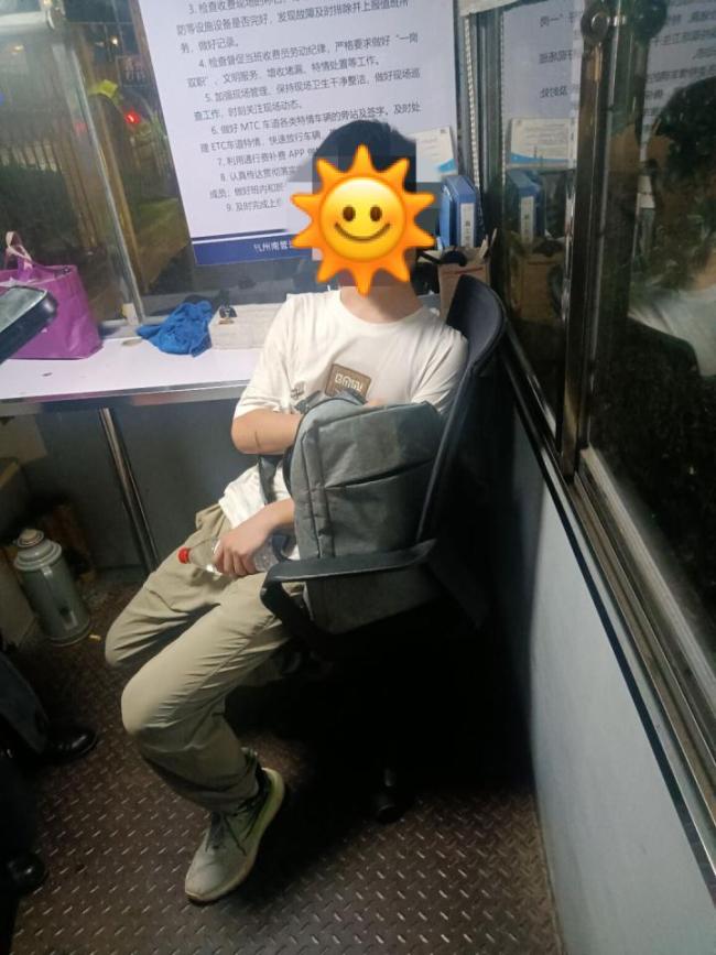 男孩连打3天游戏赌气上高速，警民联动处置 叛逆少年徒步回老家