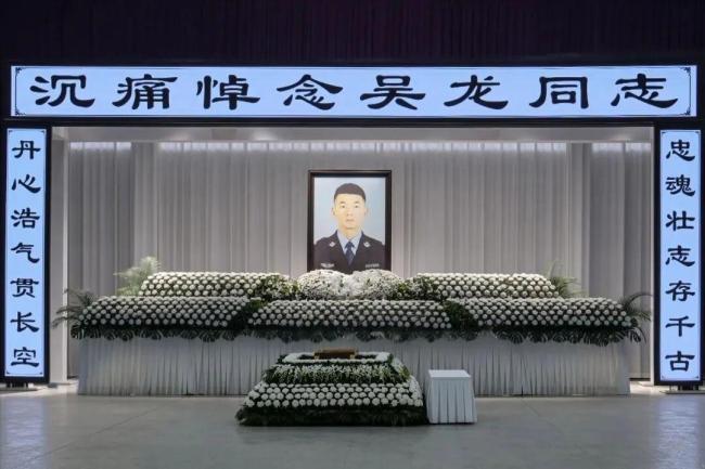 25岁民警为护群众与歹徒搏斗牺牲