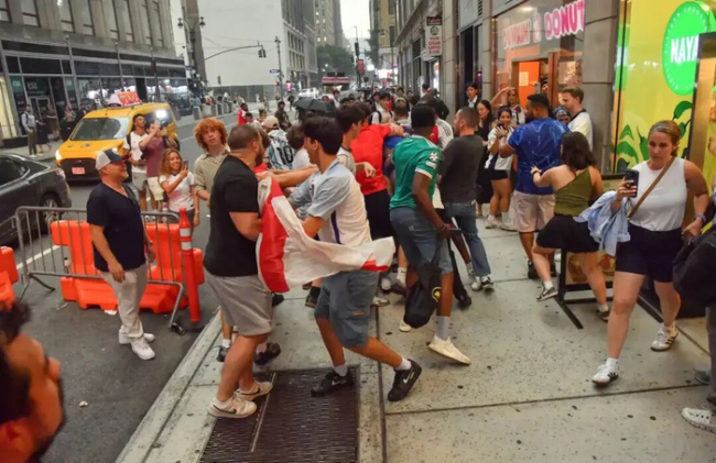 纽约时报广场球迷爆发冲突