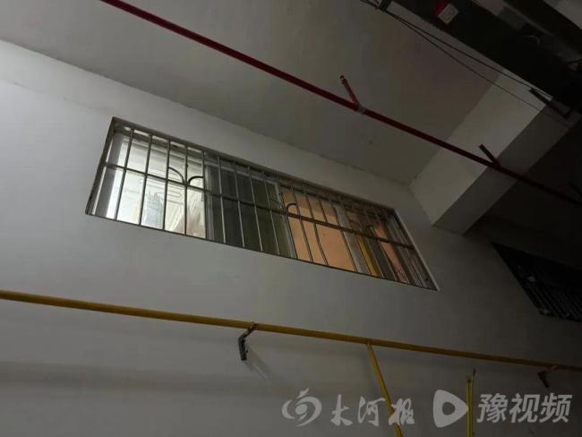 双胞胎姐姐被妹妹男友砍断手部神经